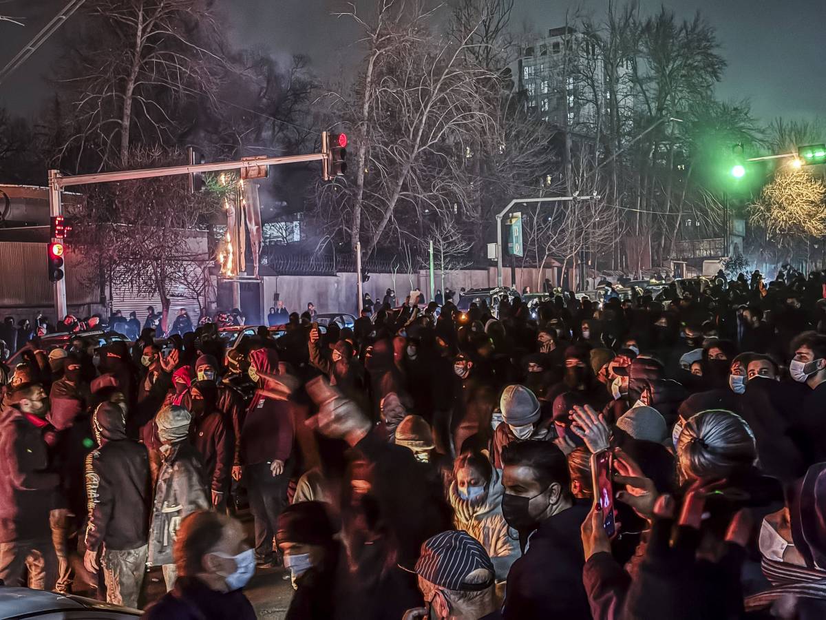 oltre 200 morti per le strade dell iran e il regime pensa alla pena di morte per chi protesta da Ilgiornale.it oltre 200 morti per le strade dell iran e il regime pensa alla pena di morte per chi protesta