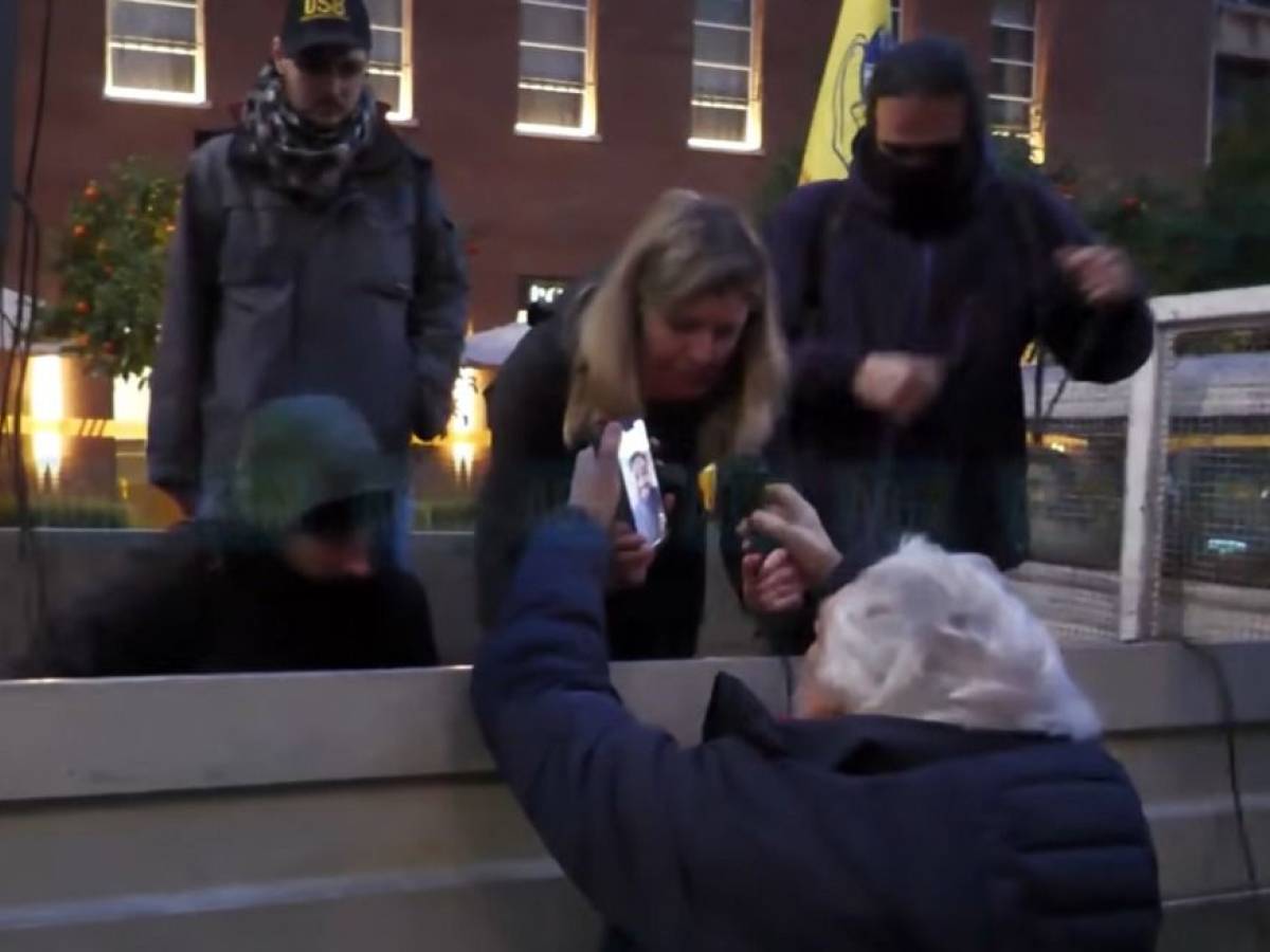 il figlio di maduro battezza la piazza rossa italiana da Ilgiornale.it il figlio di maduro battezza la piazza rossa italiana