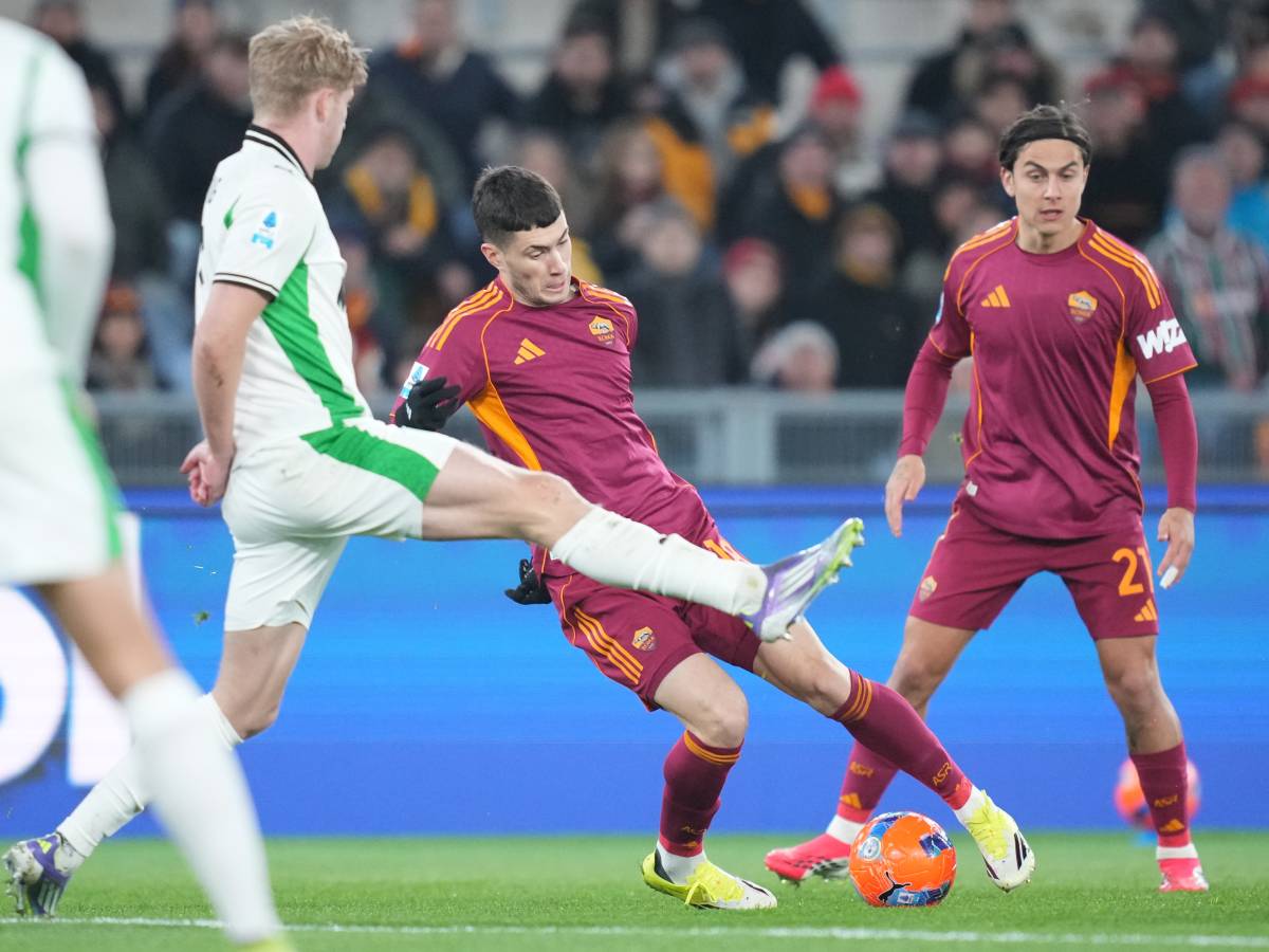 Una Roma bruttina si sveglia nel finale e affonda 2 0 il Sassuolo: in rete Koné e Soulé