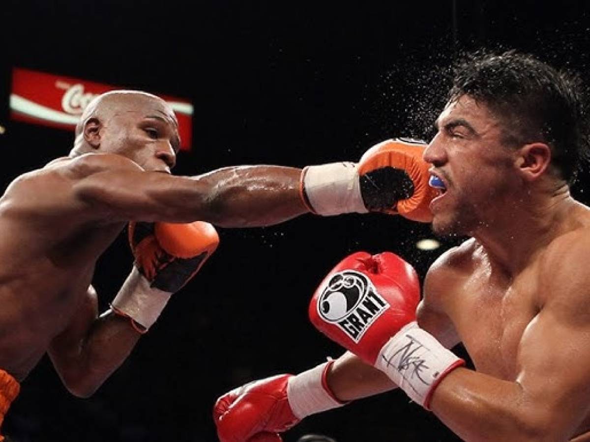 l arbitro si volta e lo mette ko rissa da bar sul ring da Ilgiornale.it l arbitro si volta e lo mette ko rissa da bar sul ring