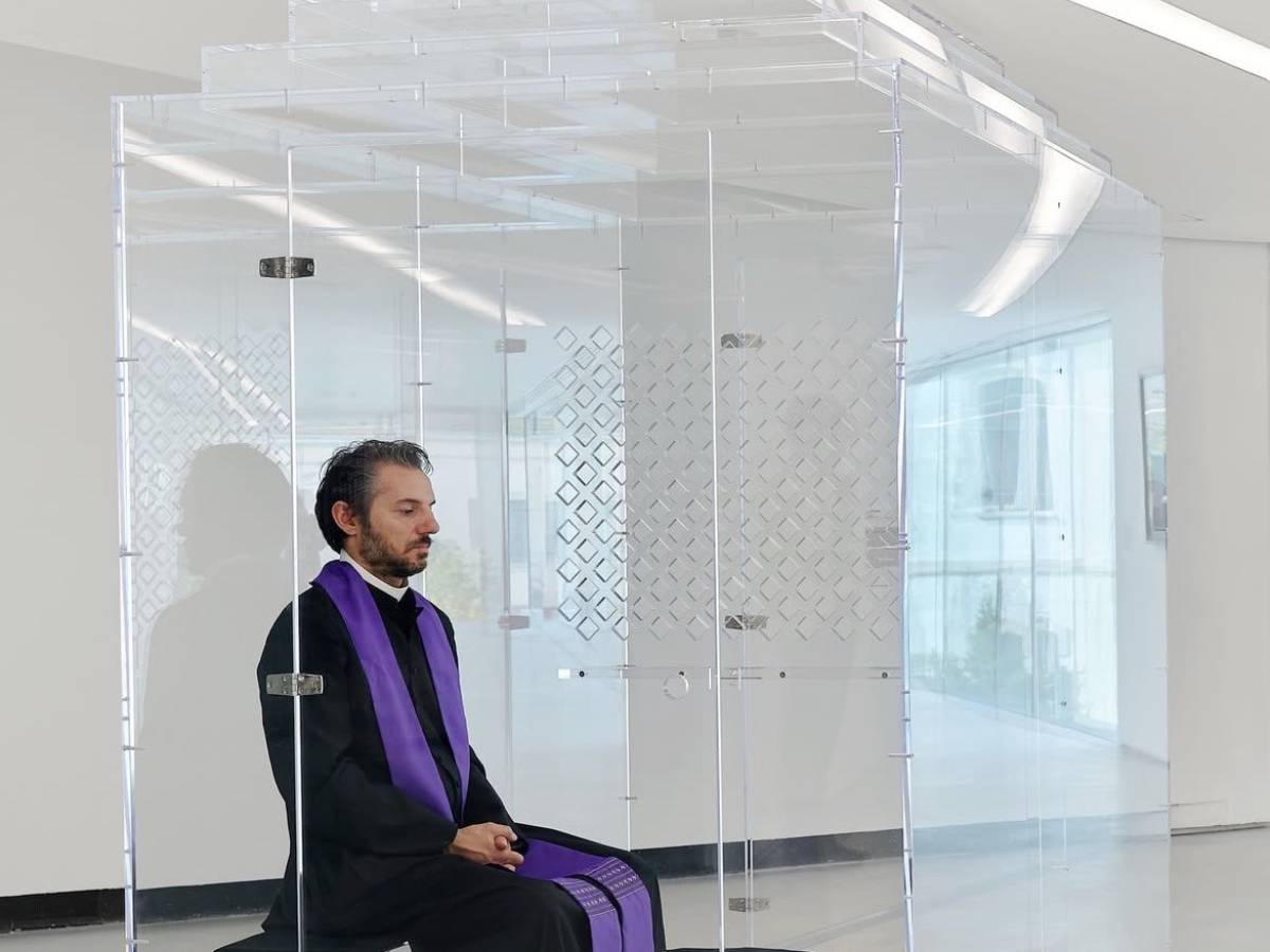 nel confessionarium un8217opera trasparente che ci invita a riflettere sulla verit224 di noi stessi da Ilgiornale.it nel confessionarium un8217opera trasparente che ci invita a riflettere sulla verit224 di noi stessi