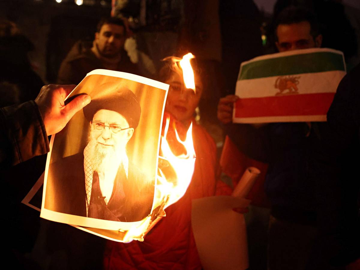 trump l iran vuole negoziare il nostro esercito sta valutando alcune opzioni molto forti da Ilgiornale.it trump l iran vuole negoziare il nostro esercito sta valutando alcune opzioni molto forti