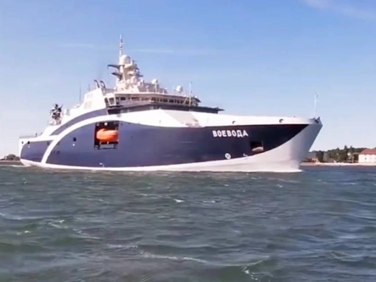 La nave “di soccorso” che fa discutere: nel Baltico il possibile nuovo yacht di Putin La nave “di soccorso” che fa discutere: nel Baltico il possibile nuovo yacht di Putin