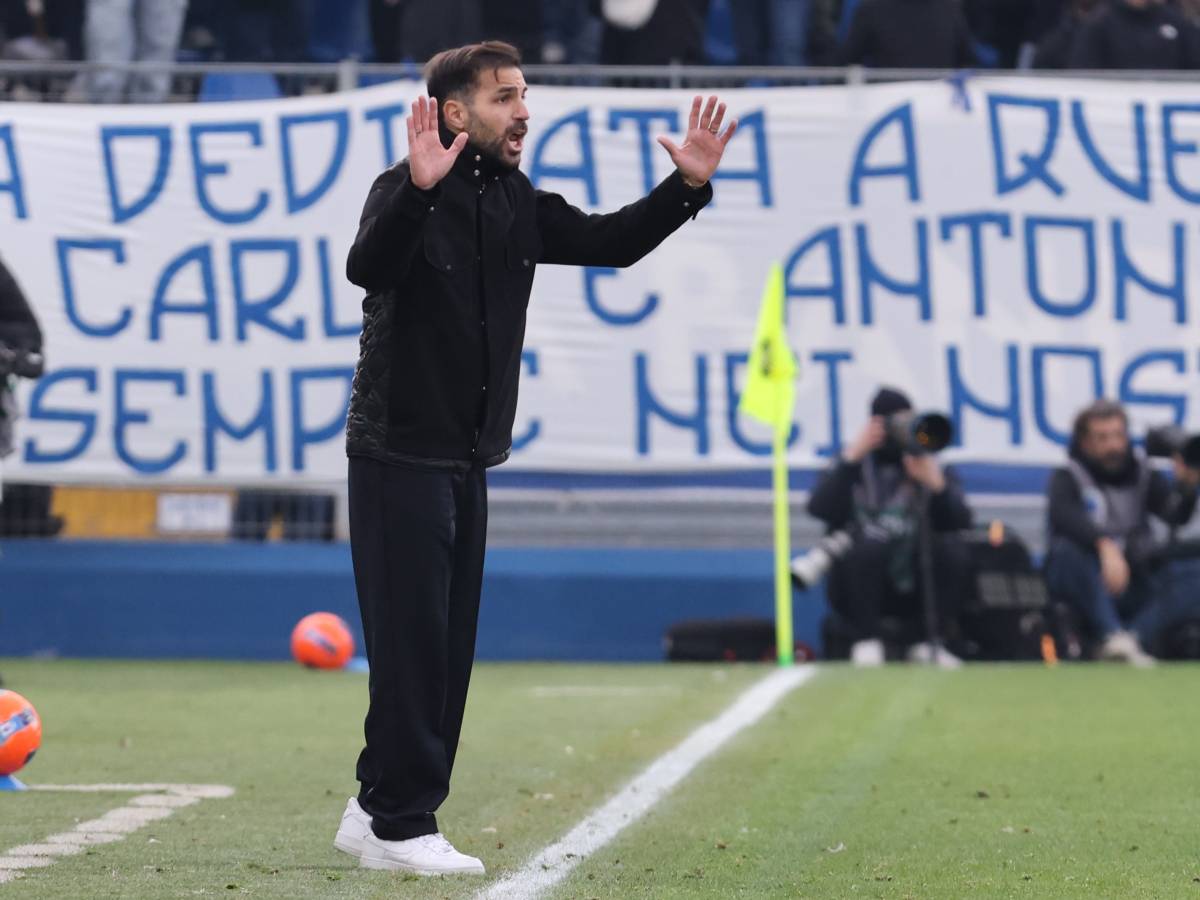 fabregas fa allargare il campo da calcio del como cosa c 232 dietro questa scelta da Ilgiornale.it fabregas fa allargare il campo da calcio del como cosa c 232 dietro questa scelta