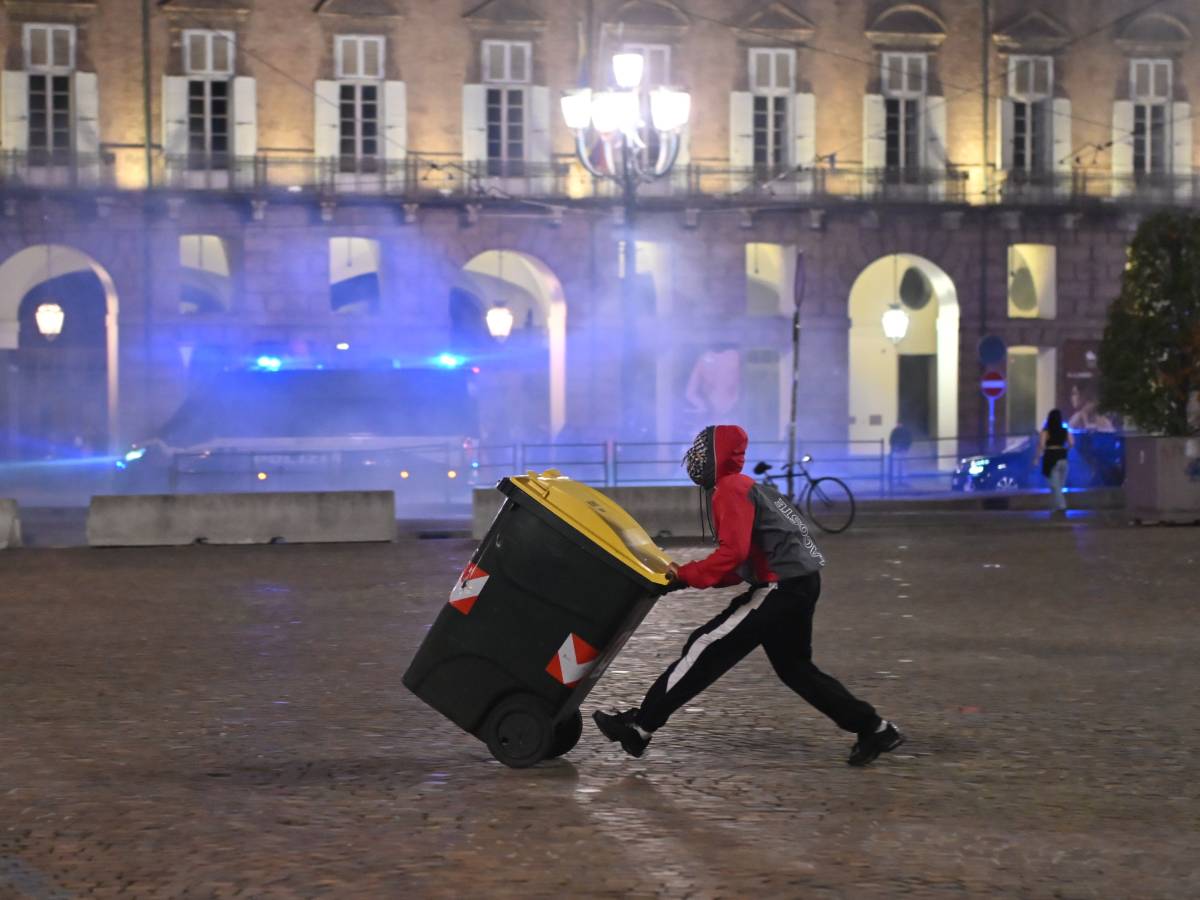 scontri pro pal a torino scatta l8217operazione riot arresti e misure cautelari da Ilgiornale.it scontri pro pal a torino scatta l8217operazione riot arresti e misure cautelari