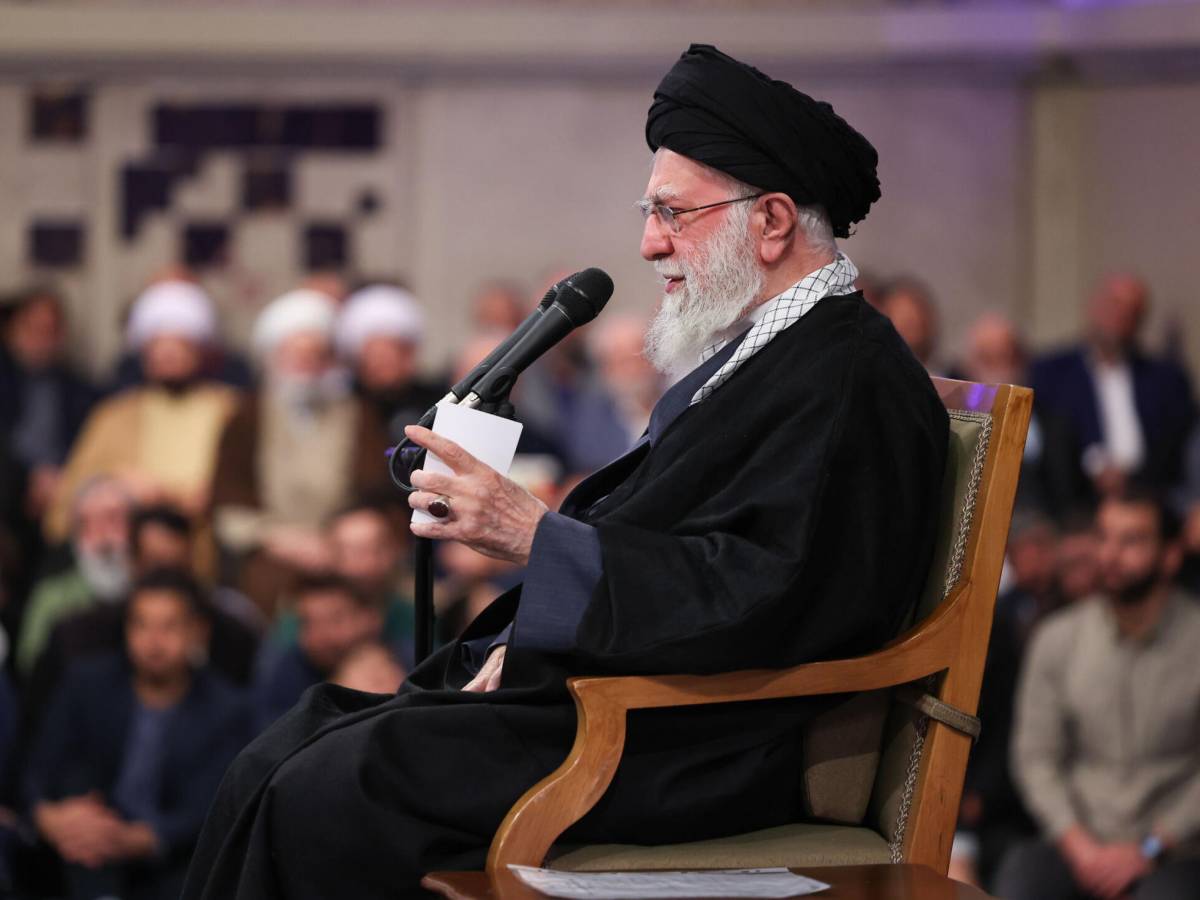 Khamenei nascosto in un bunker. Alta tensione Usa Iran Khamenei nascosto in un bunker. Alta tensione Usa Iran