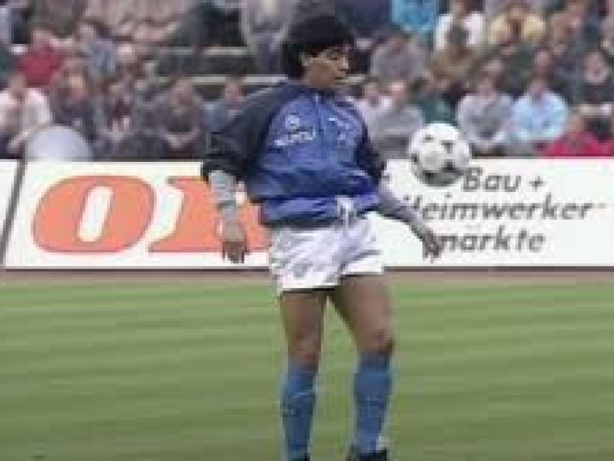 maradona e il riscaldamento diventato leggenda quando il pibe de oro lasci242 tutti senza parole da Ilgiornale.it maradona e il riscaldamento diventato leggenda quando il pibe de oro lasci242 tutti senza parole