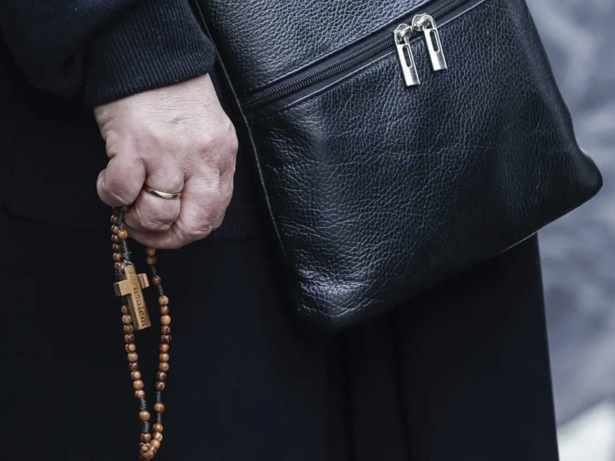 lecce abusi su un 15enne durante la confessione la difesa del sacerdote rito contro il demonio da Ilgiornale.it lecce abusi su un 15enne durante la confessione la difesa del sacerdote rito contro il demonio