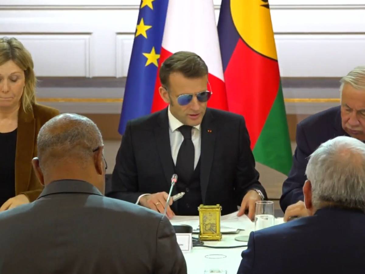 gli occhiali scuri e il riferimento all eye of tiger cosa succede a macron da Ilgiornale.it gli occhiali scuri e il riferimento all eye of tiger cosa succede a macron