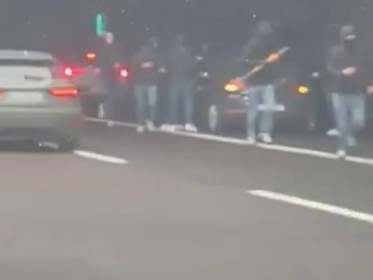 agguato con spranghe e caschi sull a1 violenti scontri tra ultras di roma e fiorentina da Ilgiornale.it agguato con spranghe e caschi sull a1 violenti scontri tra ultras di roma e fiorentina