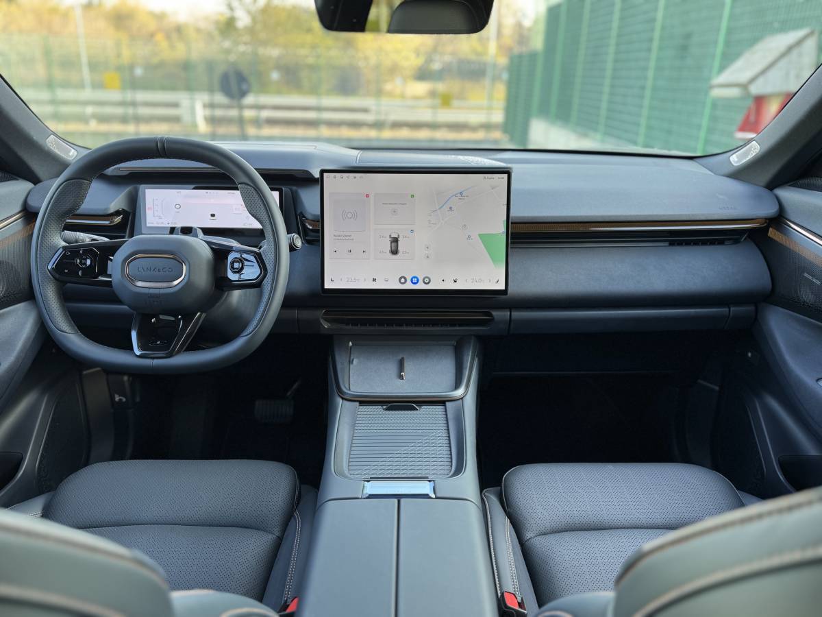 Lynk & Co 08: la gallery del nuovo suv ibrido plug-in 16