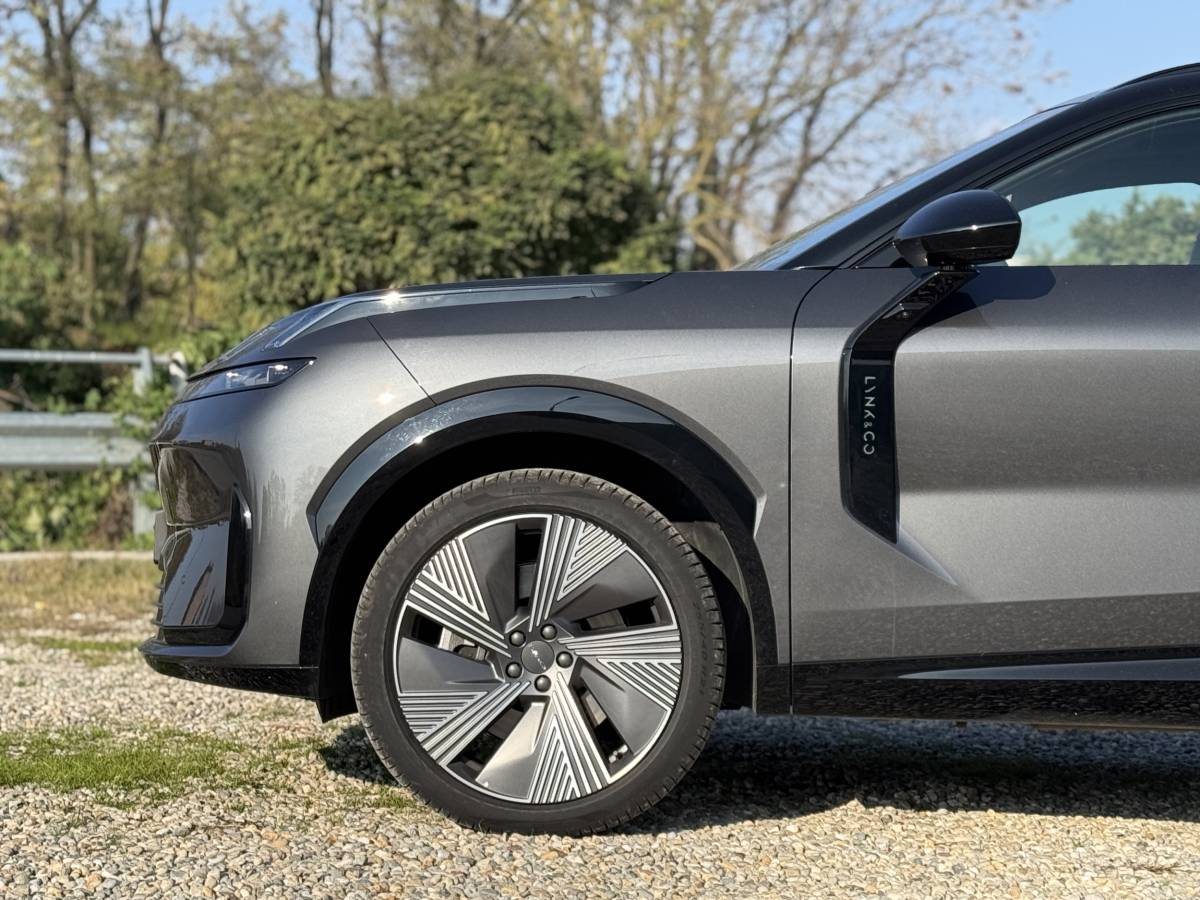 Lynk & Co 08: la gallery del nuovo suv ibrido plug-in 6