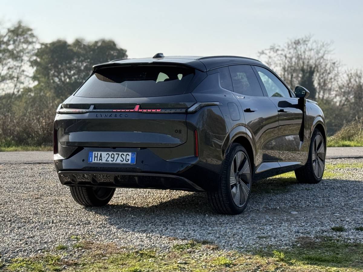Lynk & Co 08: la gallery del nuovo suv ibrido plug-in 9