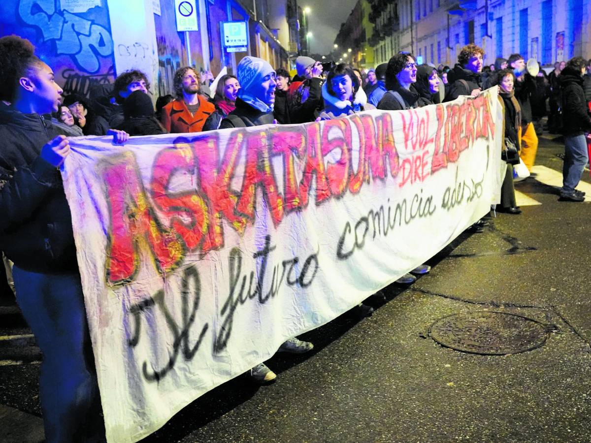 askatasuna il kit per la guerriglia in piazza zangrillo tutorial social intollerabili da Ilgiornale.it askatasuna il kit per la guerriglia in piazza zangrillo tutorial social intollerabili