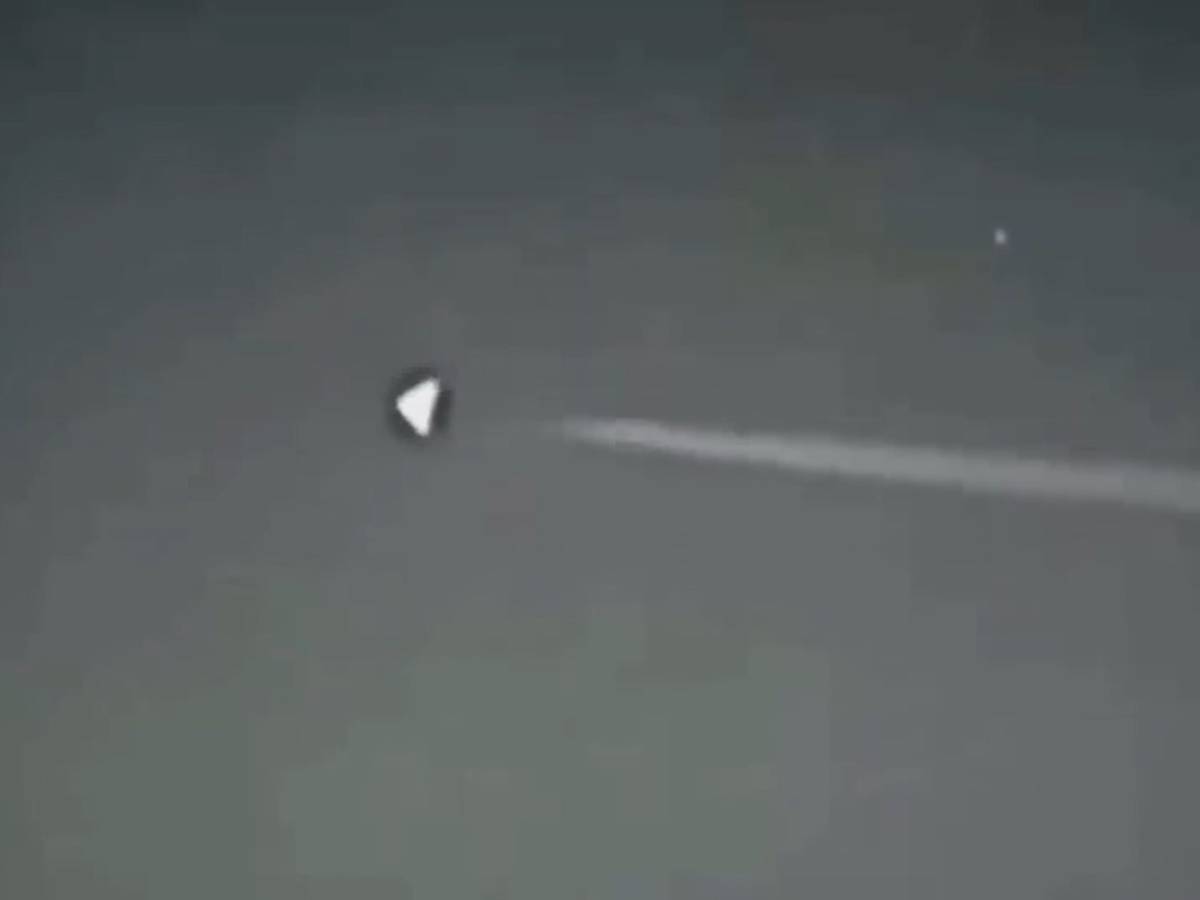 mistero nei cieli sopra l area 51 avvistato uno strano velivolo triangolare da Ilgiornale.it mistero nei cieli sopra l area 51 avvistato uno strano velivolo triangolare