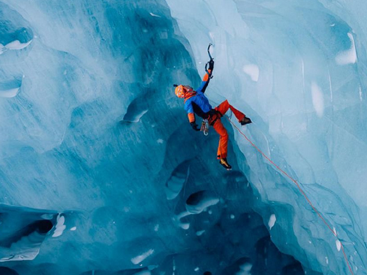 scala una cascata di ghiaccio impossibile e sopravvive l impresa in svizzera da Ilgiornale.it scala una cascata di ghiaccio impossibile e sopravvive l impresa in svizzera