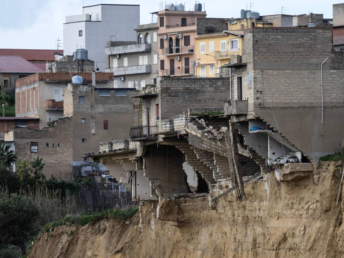 tra la gente che vuole risposte siamo vivi ma non sappiamo che cosa succeder224 domani da Ilgiornale.it tra la gente che vuole risposte siamo vivi ma non sappiamo che cosa succeder224 domani