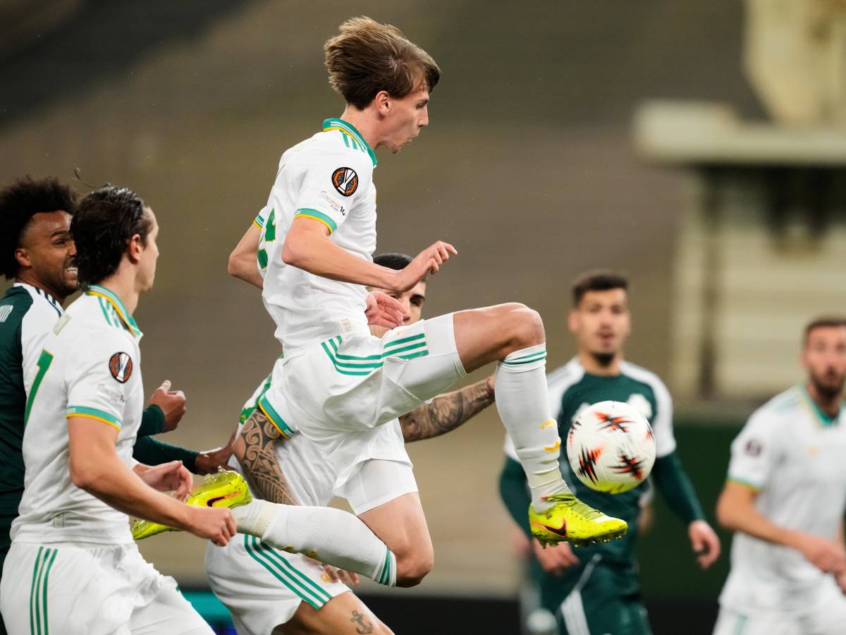 La Roma pareggia col Panathinaikos di Benitez nonostante l’espulsione di Mancini La Roma pareggia col Panathinaikos di Benitez nonostante l’espulsione di Mancini