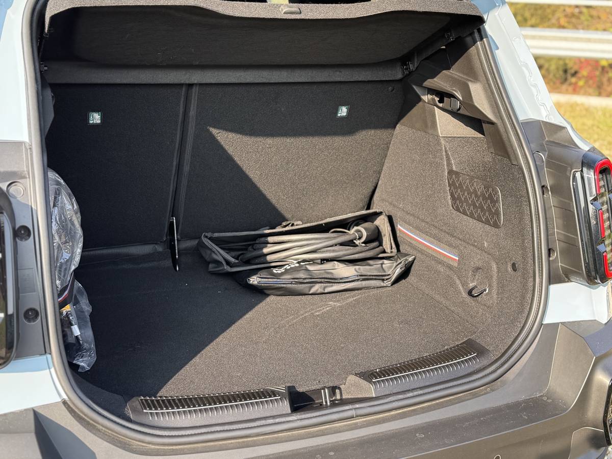 Renault 4 E-Tech: guarda la gallery della nuova proposta francese per la città 10