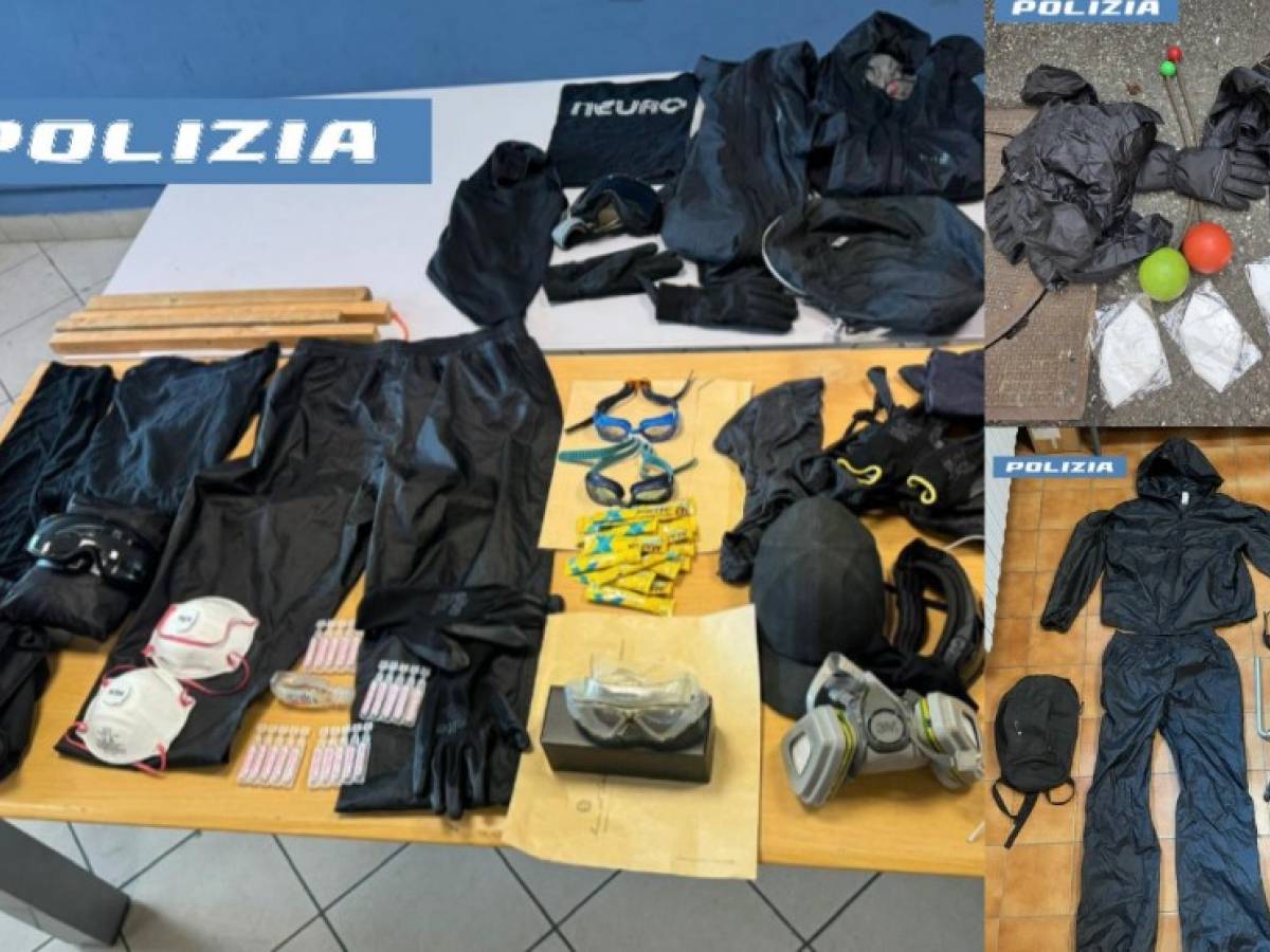 passamontagna spray bastoni e coltelli ecco le armi sequestrate a torino da Ilgiornale.it passamontagna spray bastoni e coltelli ecco le armi sequestrate a torino