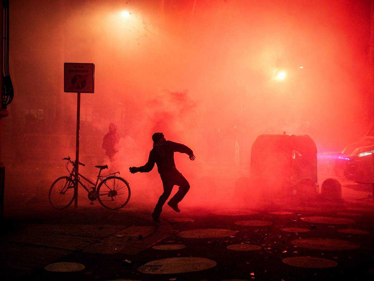 solo tre arresti per la guerriglia l amarezza delle forze dell ordine da Ilgiornale.it solo tre arresti per la guerriglia l amarezza delle forze dell ordine