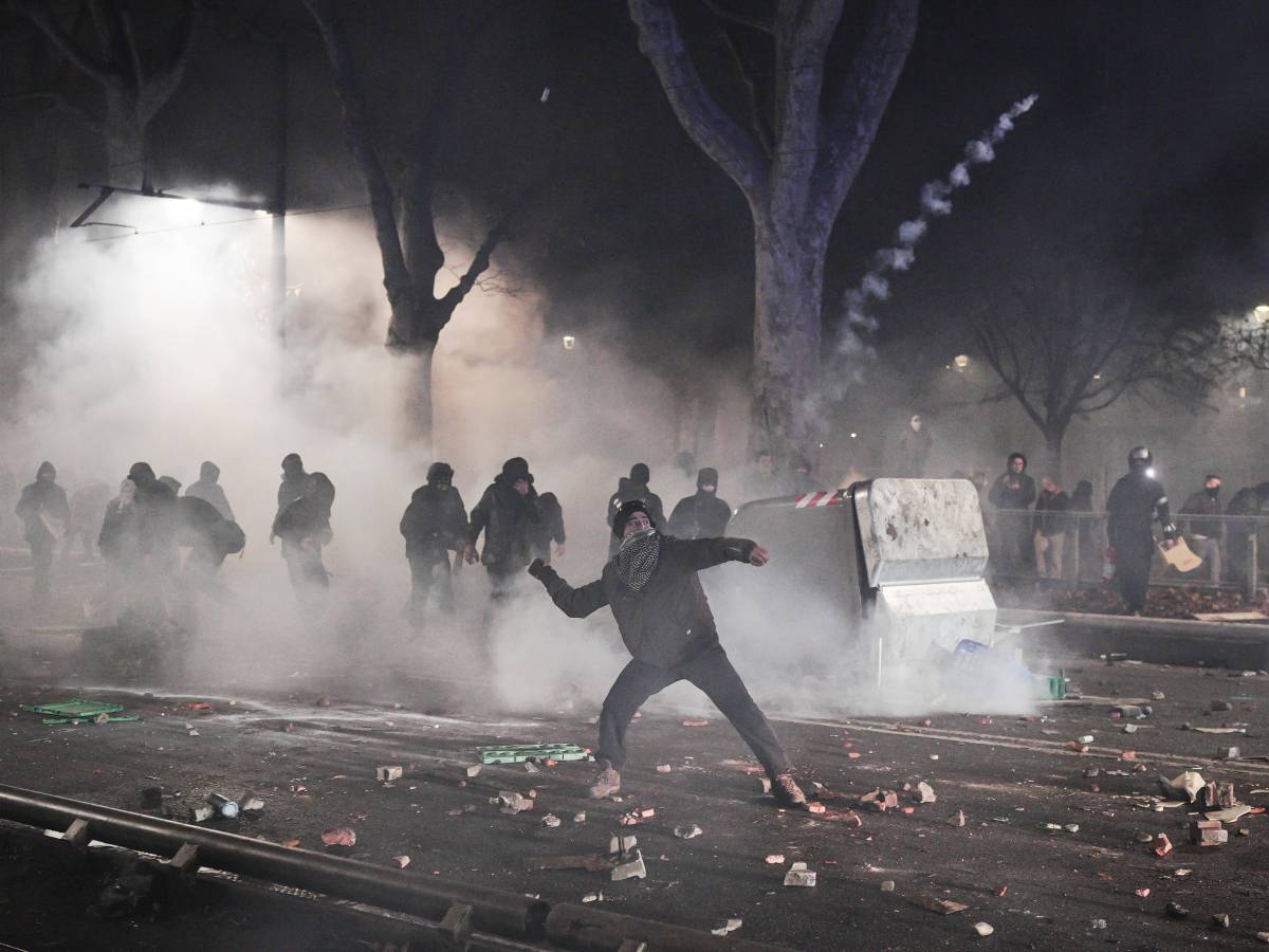 Scontri per Askatasuna: il gip libera due manifestanti Scontri per Askatasuna: il gip libera due manifestanti