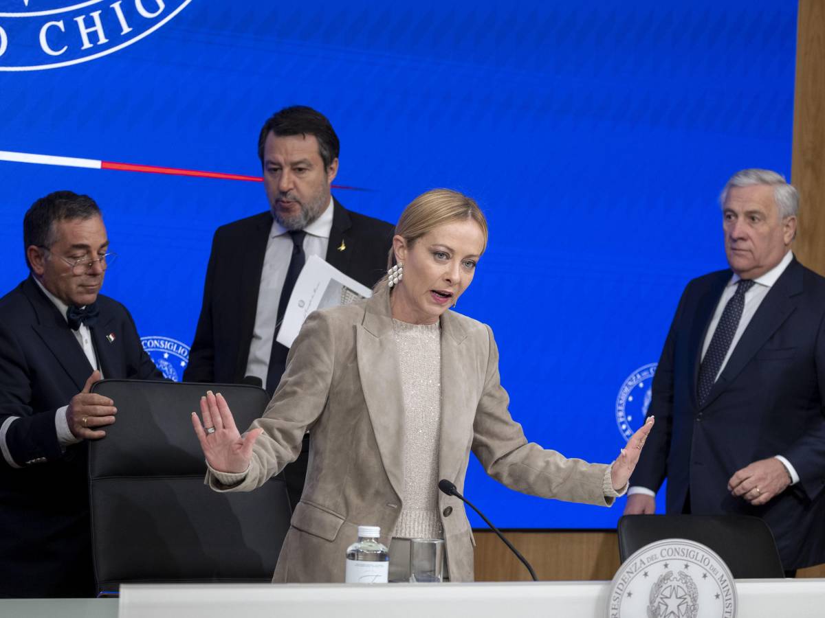 Meloni: "Sulla sicurezza non arretriamo". Poi l