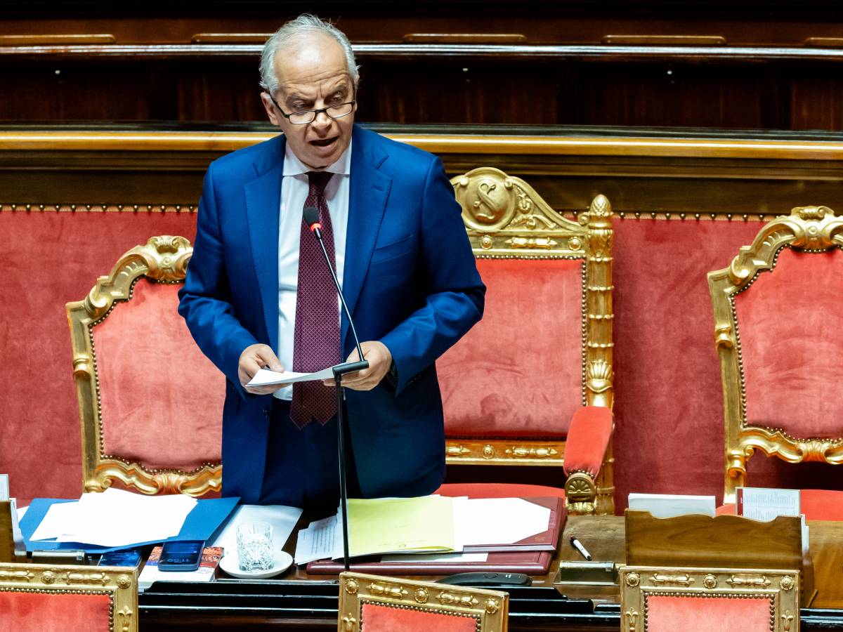 Fermo preventivo, scudo penale e blocco navale: le novità nella bozza del pacchetto sicurezza Fermo preventivo, scudo penale e blocco navale: le novità nella bozza del pacchetto sicurezza