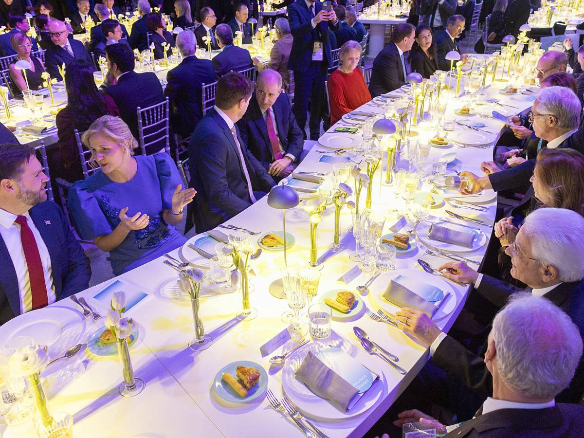 acceso il braciere olimpico in duomo vance a milano la cena del cio mattarella i valori olimpici ispirino le relazioni tra i paesi da Ilgiornale.it acceso il braciere olimpico in duomo vance a milano la cena del cio mattarella i valori olimpici ispirino le relazioni tra i paesi