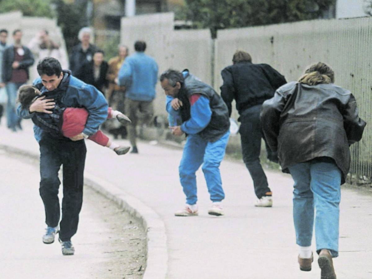 cecchini a sarajevo sequestrata foto significativa a un indagato da Ilgiornale.it cecchini a sarajevo sequestrata foto significativa a un indagato