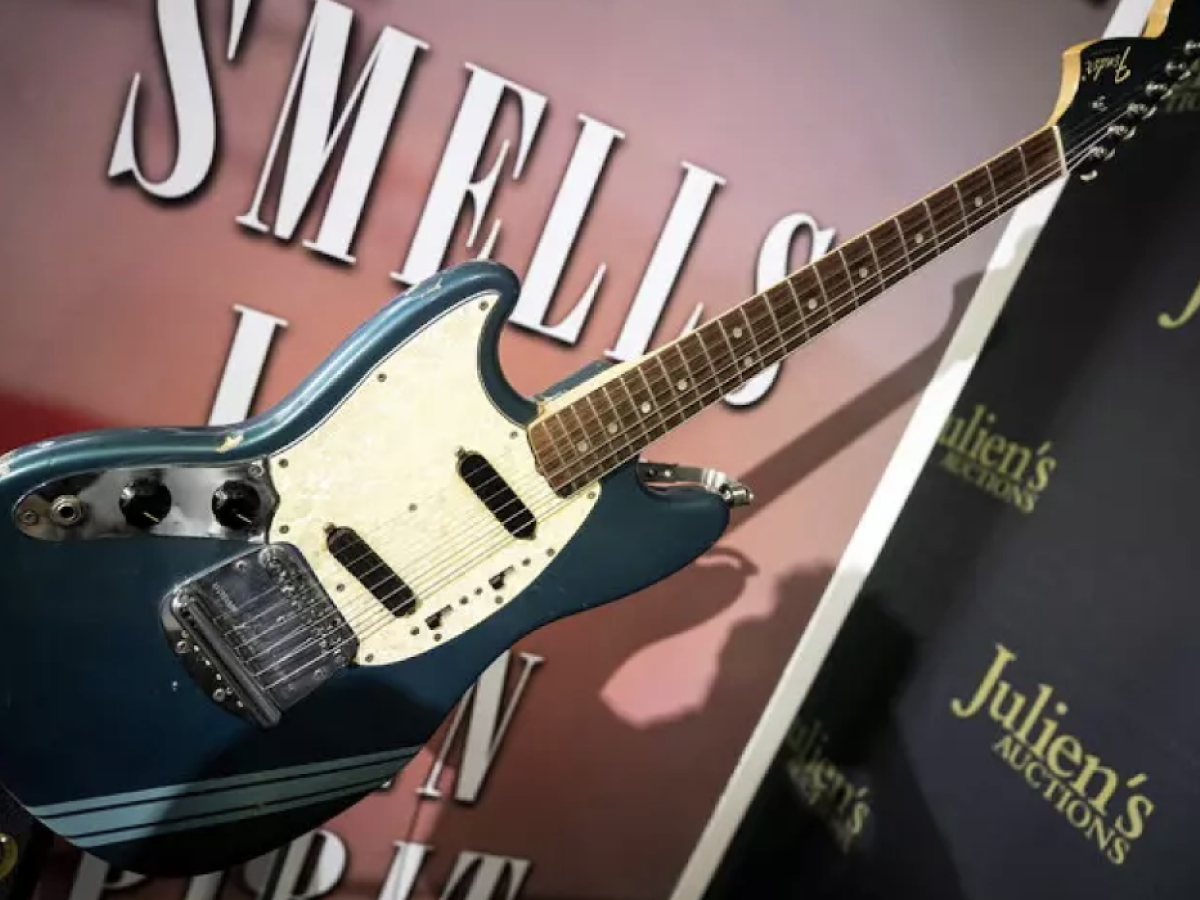 all8217asta la chitarra di kurt cobain un8217icona del grunge pronta a fare la storia da Ilgiornale.it all8217asta la chitarra di kurt cobain un8217icona del grunge pronta a fare la storia