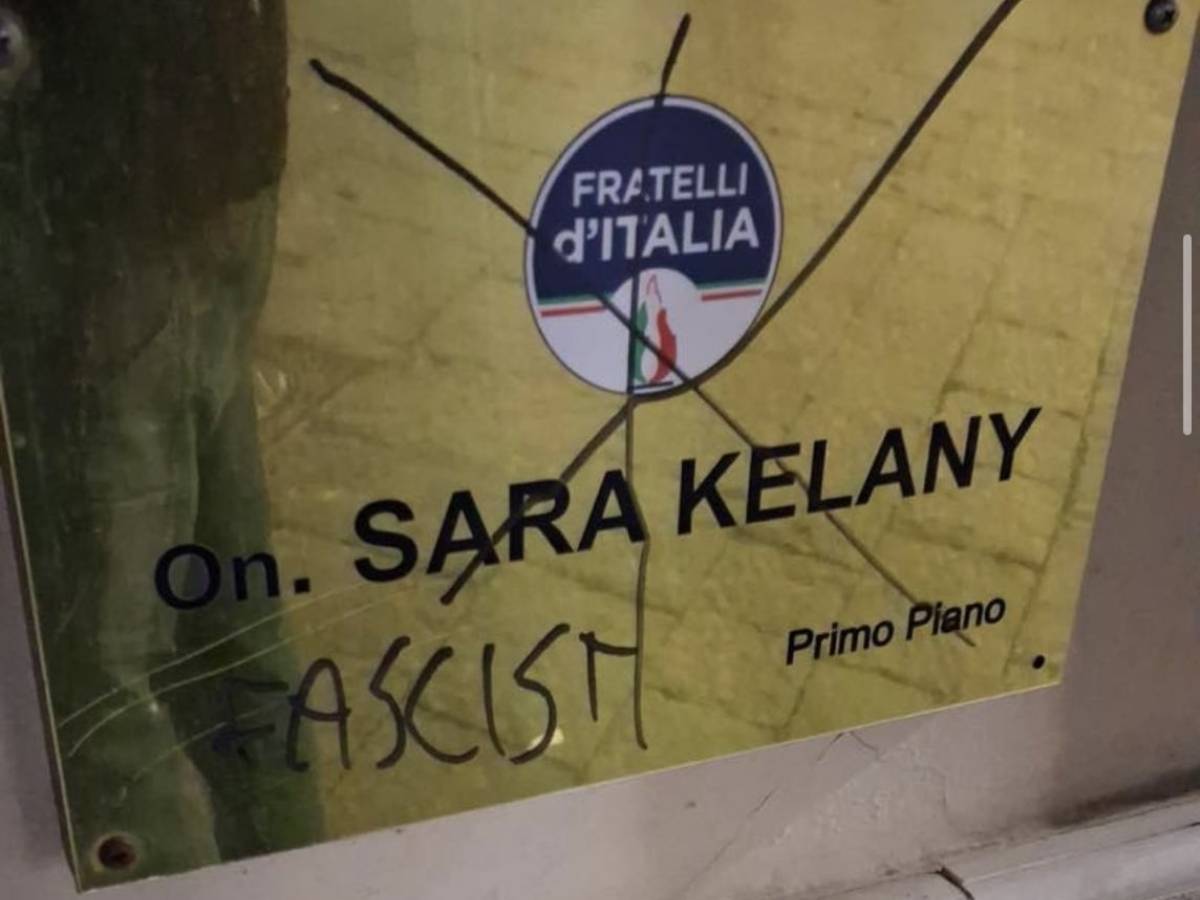 sfregiata la targa dell8217ufficio della deputata di fdi fascisti la replica se volevate intimidire avete fallito da Ilgiornale.it sfregiata la targa dell8217ufficio della deputata di fdi fascisti la replica se volevate intimidire avete fallito