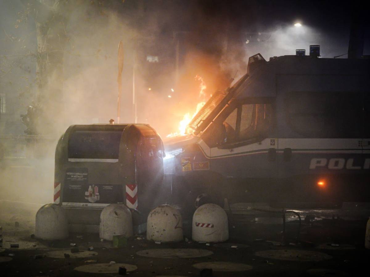 “Era l’inferno”. Così i finanzieri hanno salvato il poliziotto intrappolato nel blindato in fiamme “Era l’inferno”. Così i finanzieri hanno salvato il poliziotto intrappolato nel blindato in fiamme