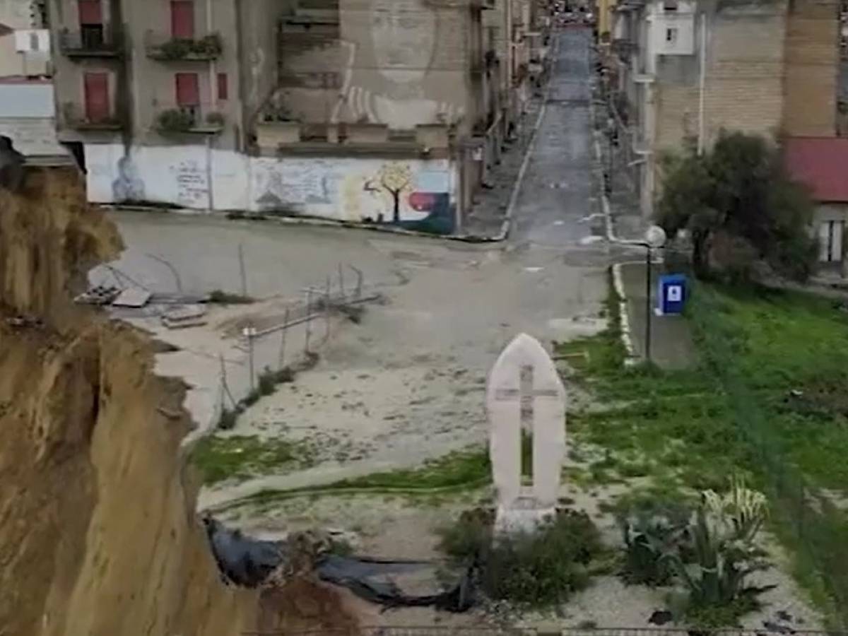 niscemi crolla anche la croce della resistenza il prezioso simbolo 232 caduto nel vuoto da Ilgiornale.it niscemi crolla anche la croce della resistenza il prezioso simbolo 232 caduto nel vuoto