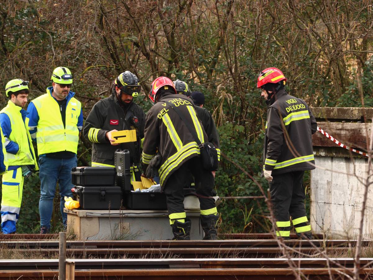 Treni, sfida anarchica. "Bruciamo i Giochi" Treni, sfida anarchica. "Bruciamo i Giochi"
