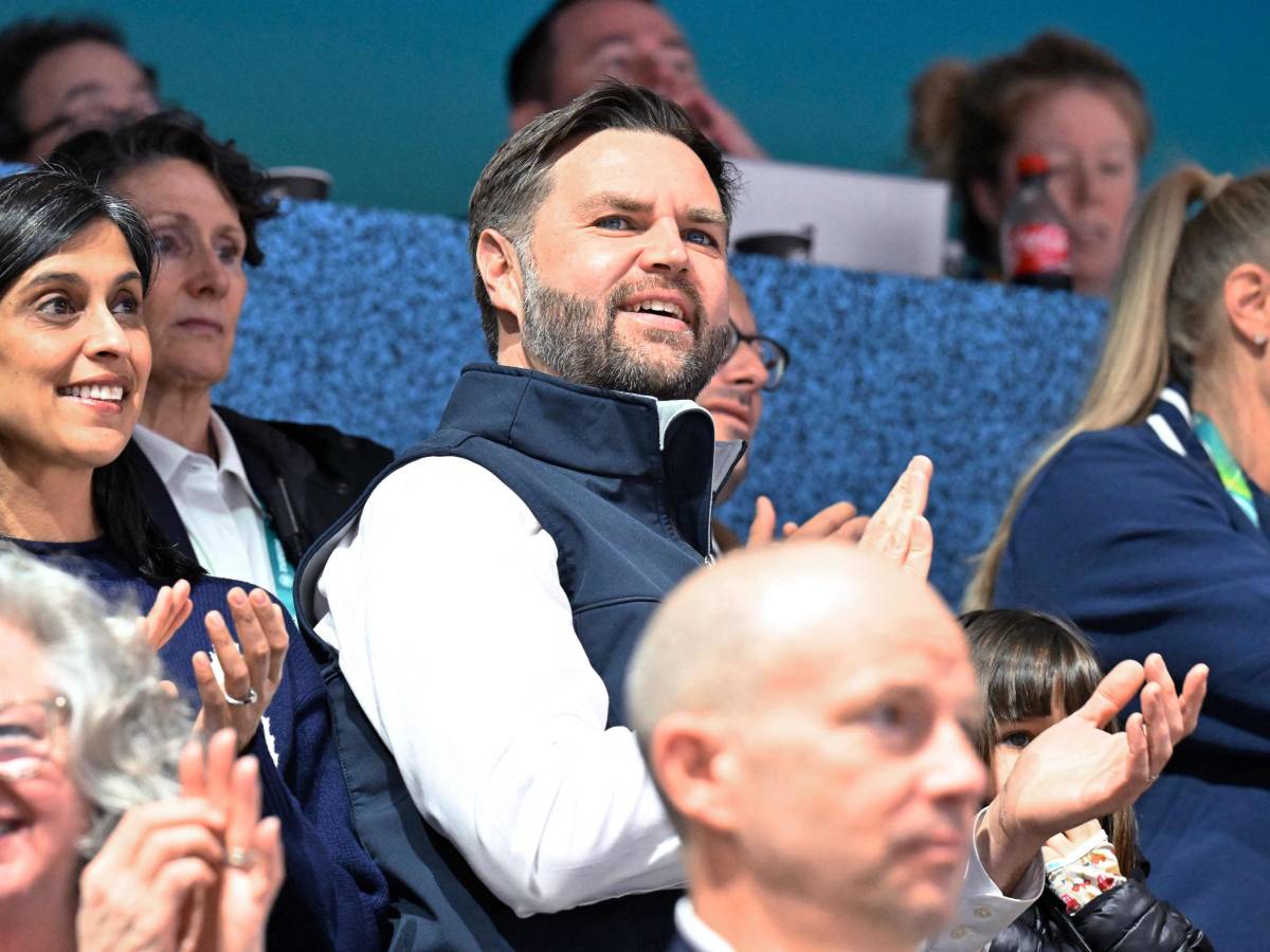 la serata di vance divide due comuni rabbia a buccinasco assago lo premia da Ilgiornale.it la serata di vance divide due comuni rabbia a buccinasco assago lo premia