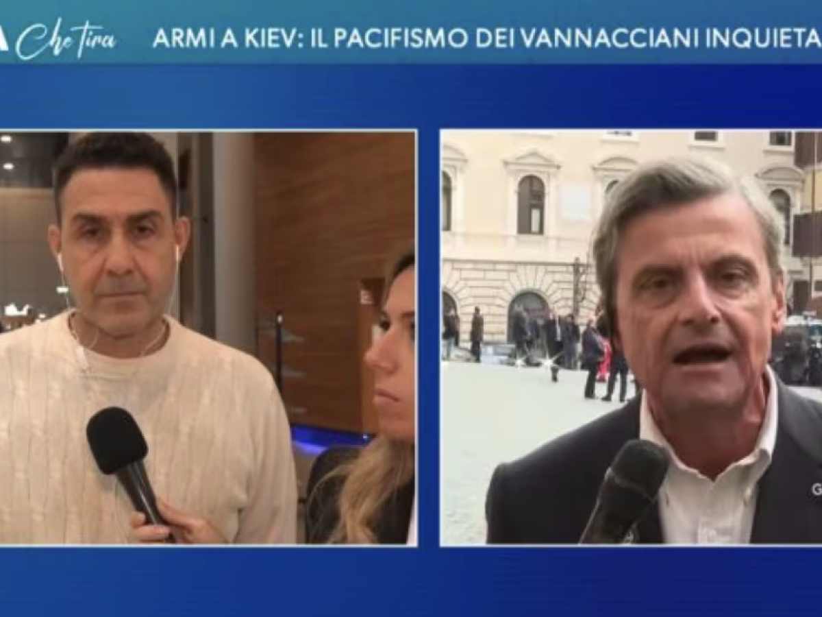 traditore della patria re moda al contrario scontro di fuoco vannacci calenda da Ilgiornale.it traditore della patria re moda al contrario scontro di fuoco vannacci calenda