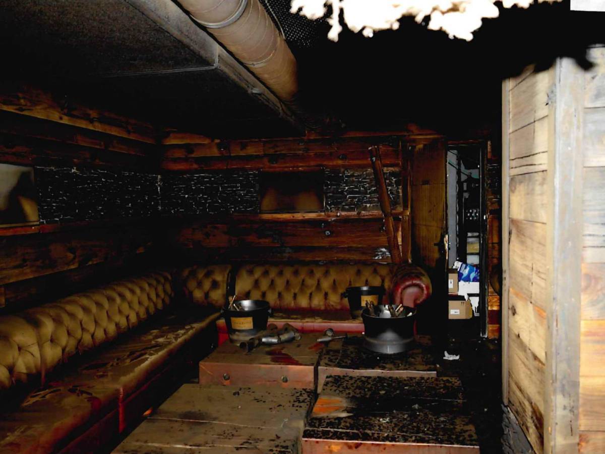 il chiavistello scardinato e gli interni bruciati le foto inedite de le constellation dopo l8217incendio da Ilgiornale.it il chiavistello scardinato e gli interni bruciati le foto inedite de le constellation dopo l8217incendio