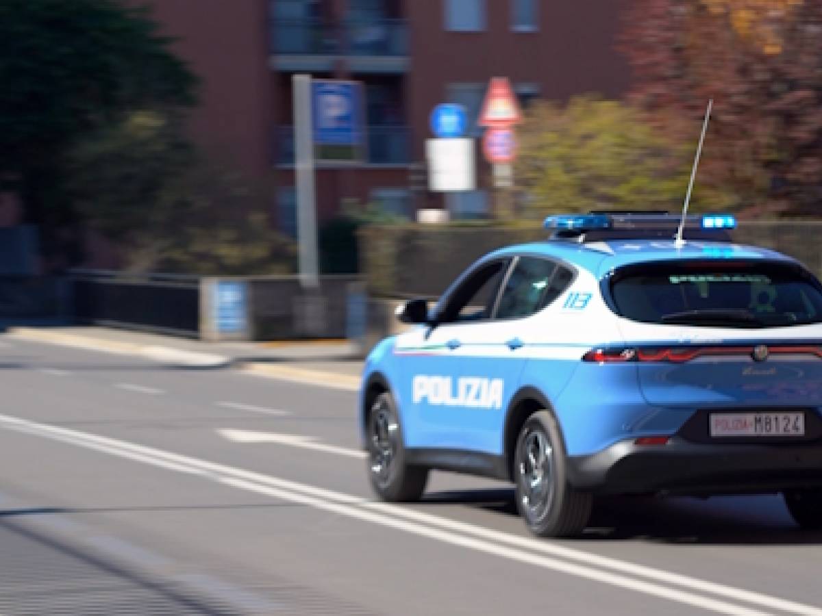 Romeno afferra una bimba per le gambe e cerca di portarla via fratturandole un femore