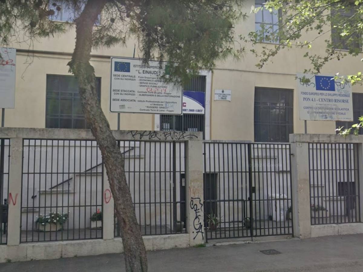 prof rimprovera un alunna il padre di lei fa irruzione in classe e lo prende a schiaffi da Ilgiornale.it prof rimprovera un alunna il padre di lei fa irruzione in classe e lo prende a schiaffi