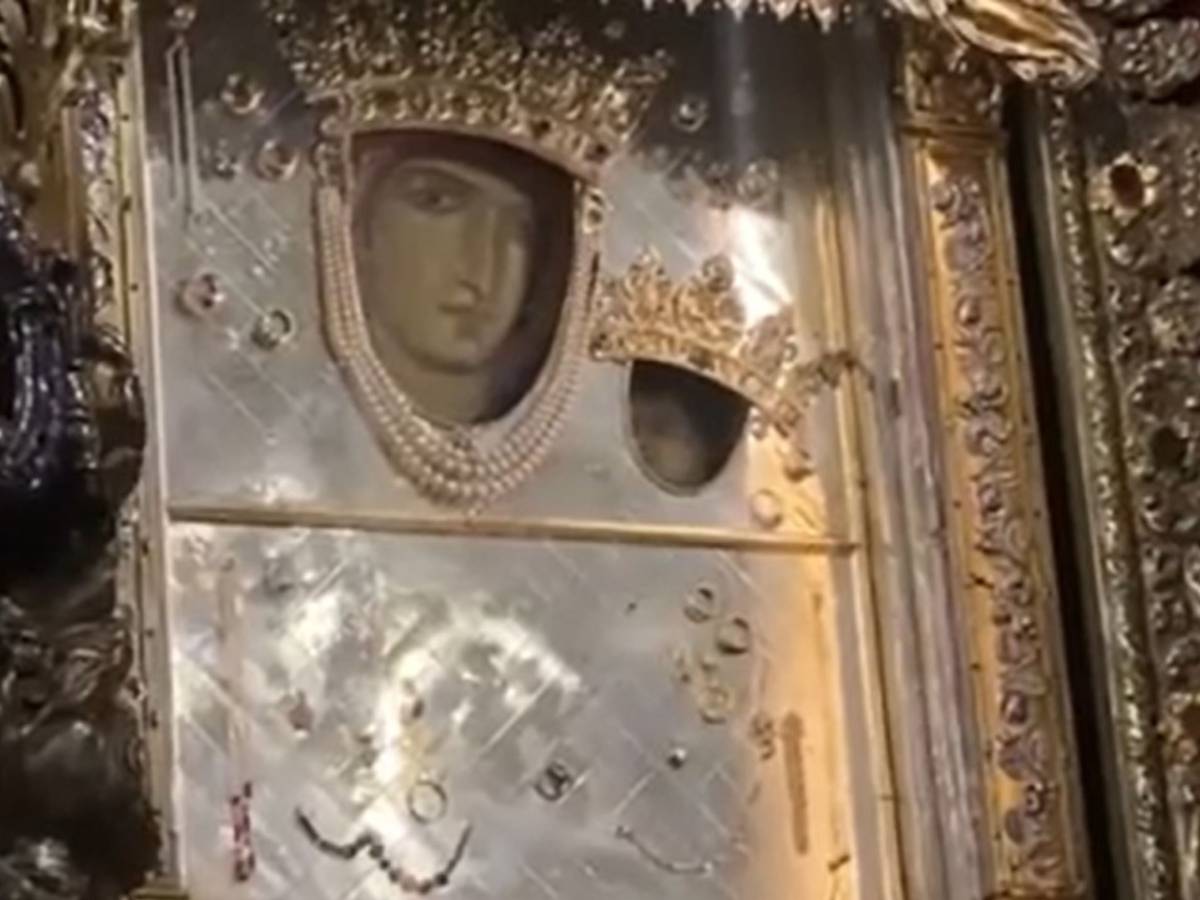 landri entrano nella basilica di san luca danneggiata l immagine della madonna da Ilgiornale.it landri entrano nella basilica di san luca danneggiata l immagine della madonna