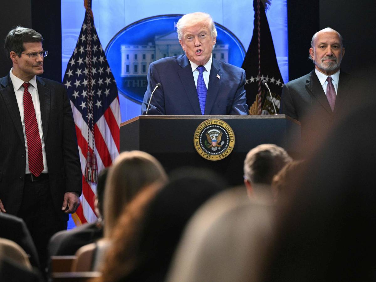 Trump tira dritto e rilancia: "Dazi globali al 15% con effetto immediato"