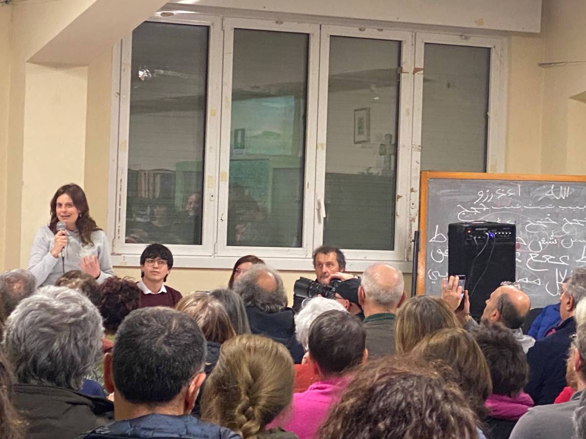 Ilaria Salis ancora contro le carceri: "Sono come metastasi". Poi attacca il governo Ilaria Salis ancora contro le carceri: "Sono come metastasi". Poi attacca il governo