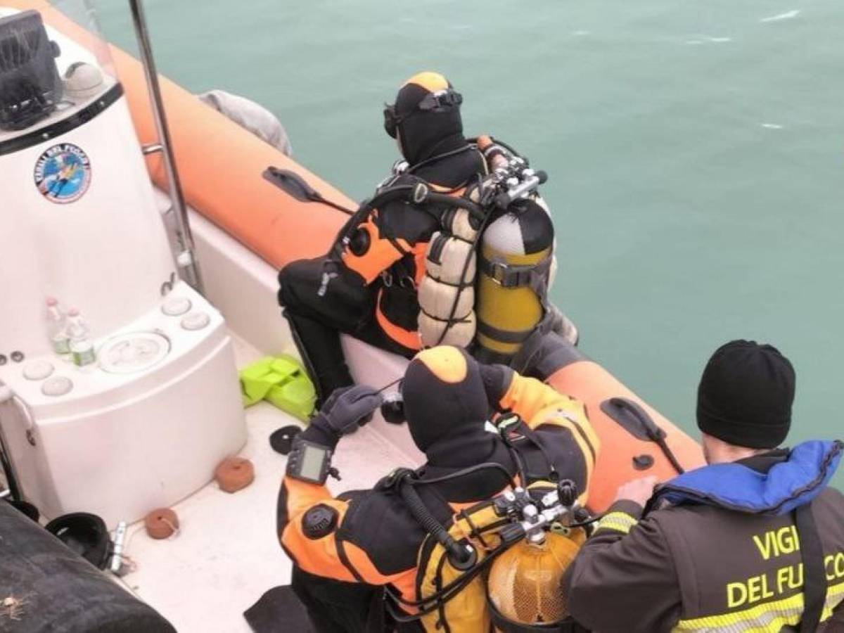 Picchia la madre e la ferisce gravemente al volto, si cerca un 20enne. "Forse è finito in mare"