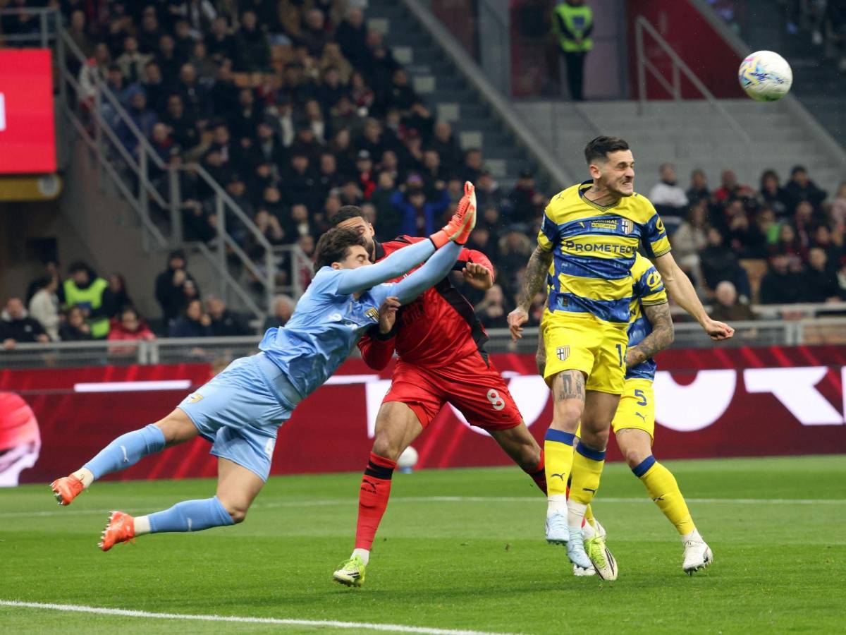 Il Milan beffato al Meazza da un gol controverso del Parma: l’Inter se ne va Il Milan beffato al Meazza da un gol controverso del Parma: l’Inter se ne va