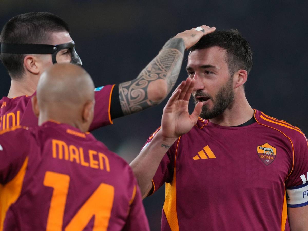 la roma cala il tris alla cremonese i giallorossi agganciano il napoli al terzo posto da Ilgiornale.it la roma cala il tris alla cremonese i giallorossi agganciano il napoli al terzo posto