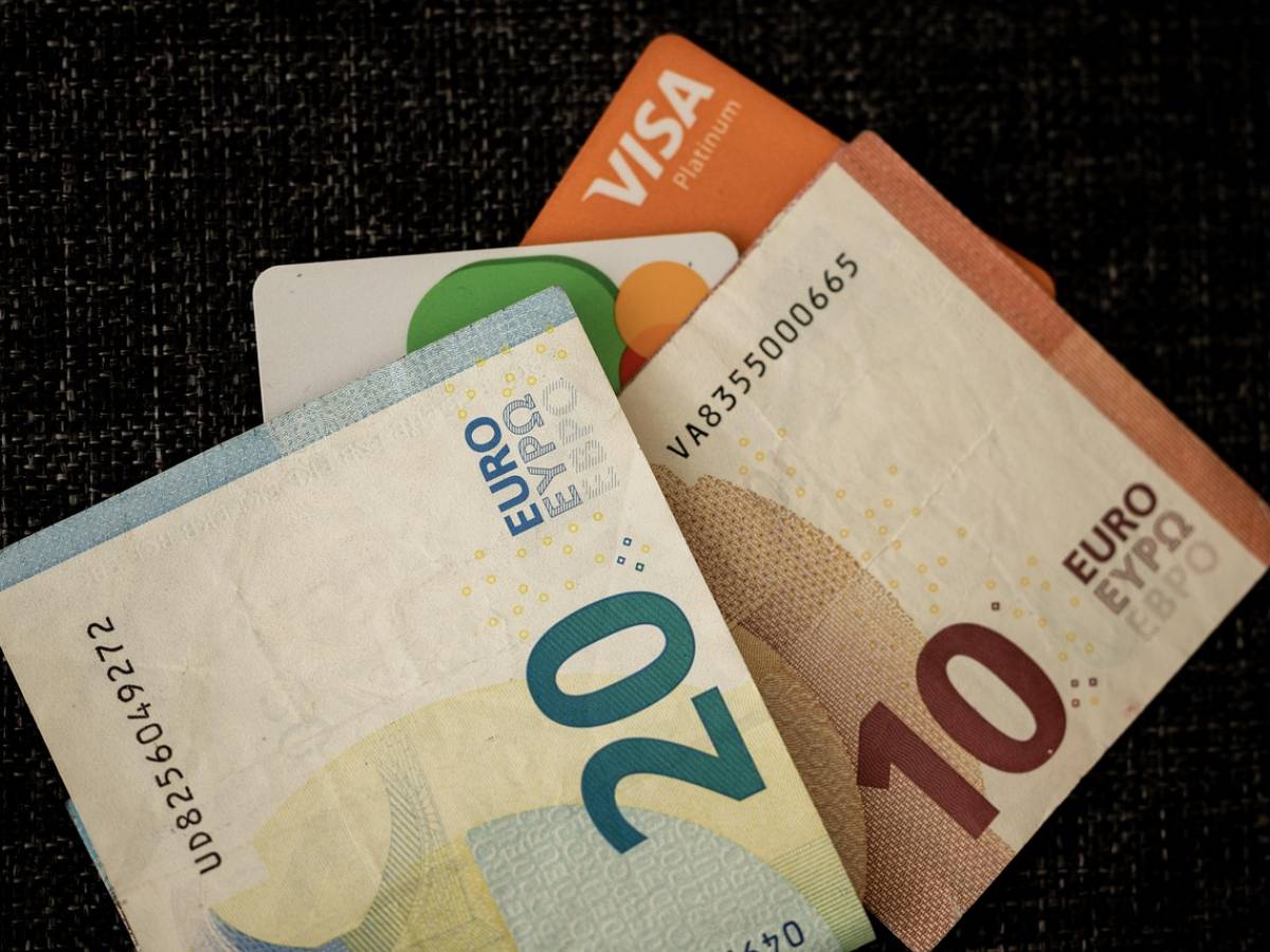 Flat tax al 5% sugli aumenti contrattuali, parte la fase operativa: primi effetti nelle buste paga di aprile