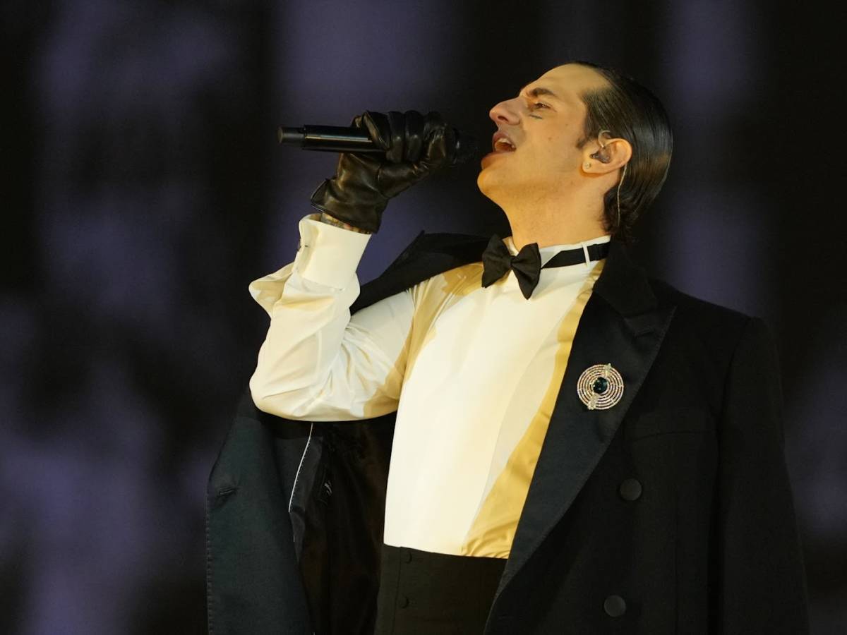 sanremo achille lauro e l8217omaggio alle vittime di crans montana da Ilgiornale.it sanremo achille lauro e l8217omaggio alle vittime di crans montana