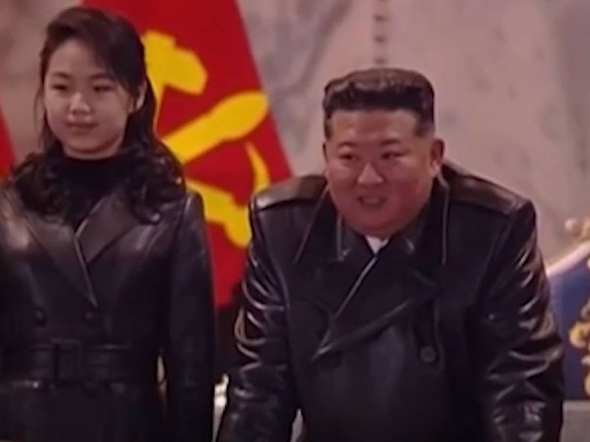 il giacchetto la soffiata degli 007 la parata militare kim ha incoronato la figlia cosa succede in corea del nord da Ilgiornale.it il giacchetto la soffiata degli 007 la parata militare kim ha incoronato la figlia cosa succede in corea del nord