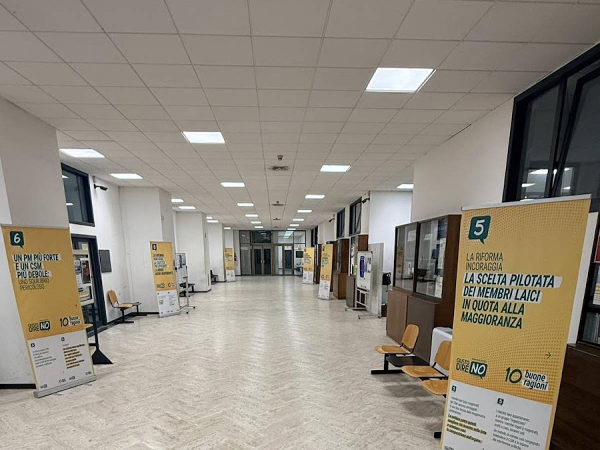 referendum in tribunale a reggio calabria i cartelloni per il no gasparri immagini raccapriccianti da Ilgiornale.it referendum in tribunale a reggio calabria i cartelloni per il no gasparri immagini raccapriccianti